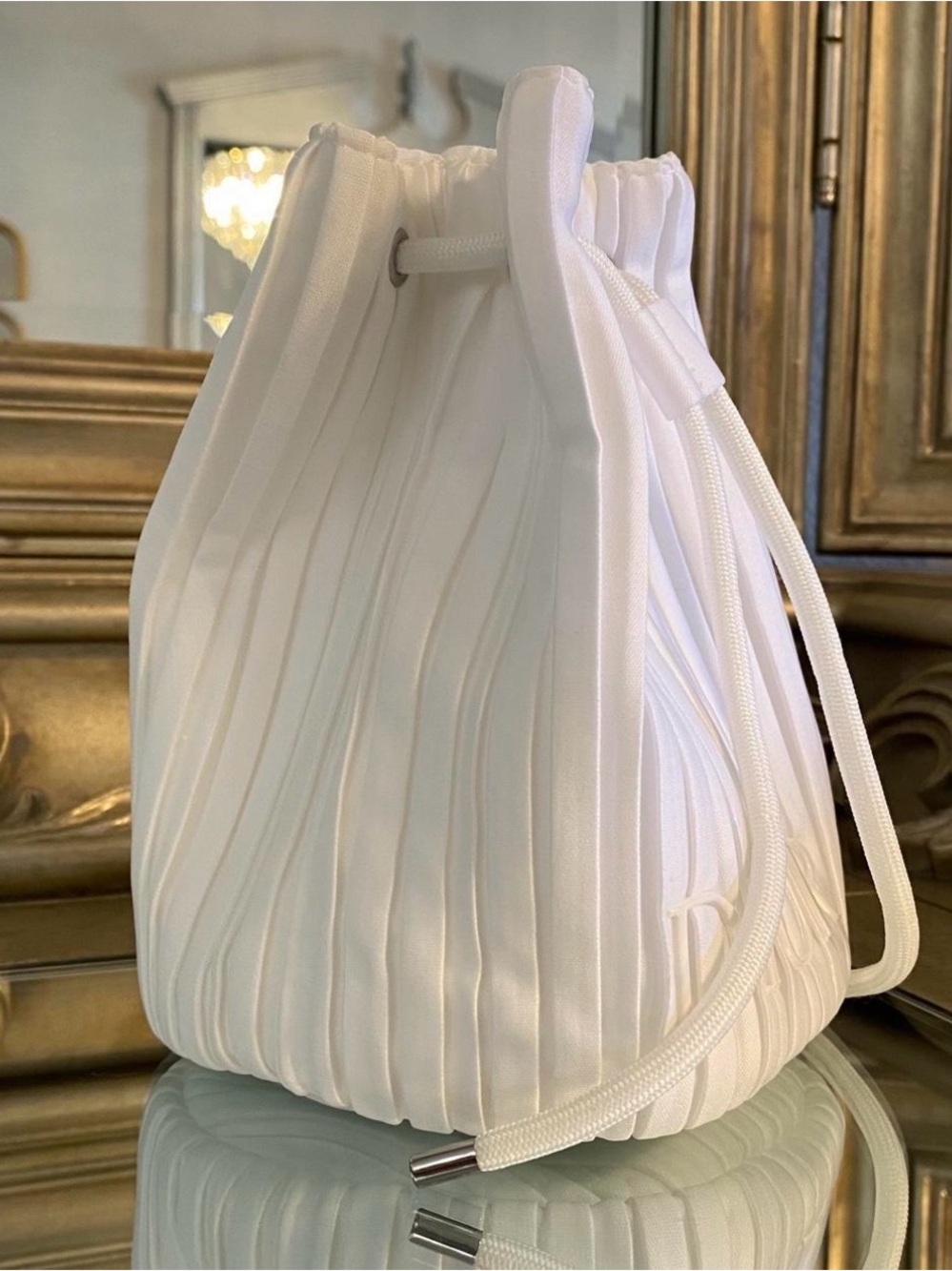 Dior GWP✨🤍⭐️White Pleated Drawstring Bucket/Cosmetic Pouch - Picture 3 of 4